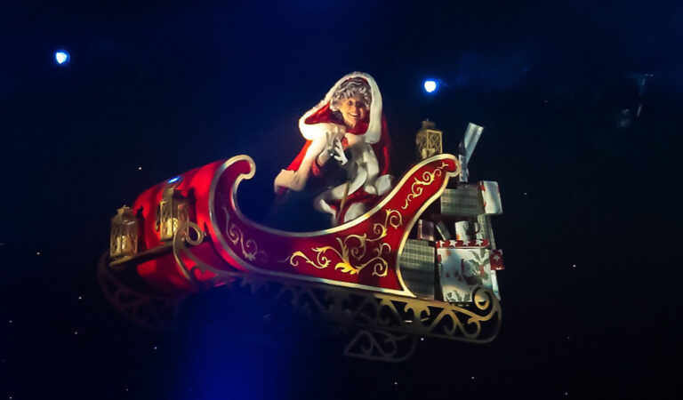 Santa’s Magical Flying Sleigh Flying Special Effect